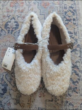H&M NWT Cream Sherpa Fuzzy Mary Jane Flats with Brown Strap Size 7 38